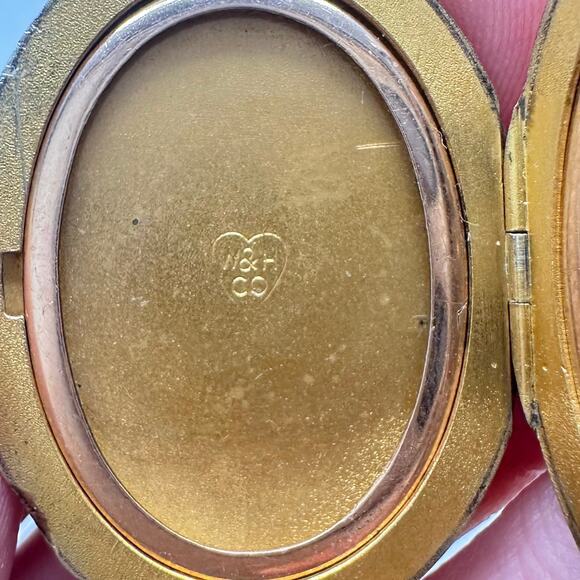 WH Co antique Victorian 1/4 thick 10k gold filled paste rhinestones round locket - Picture 6 of 10